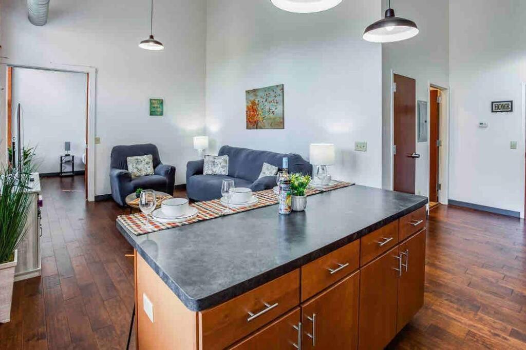 Ny Style Centric Loft With King Bed By Park Av. Rochester Exterior foto