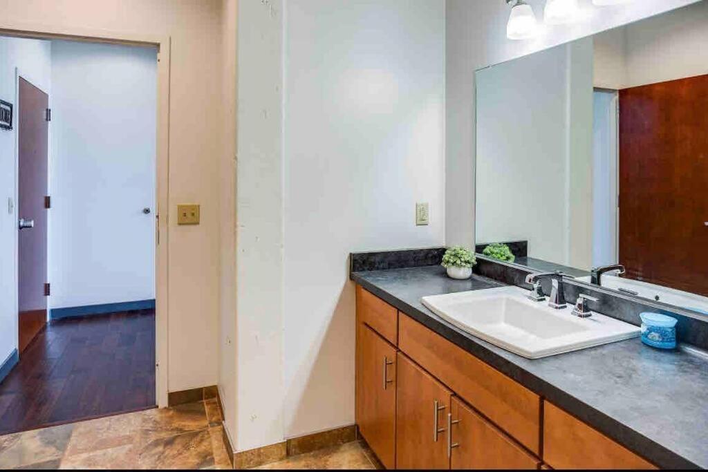 Ny Style Centric Loft With King Bed By Park Av. Rochester Exterior foto